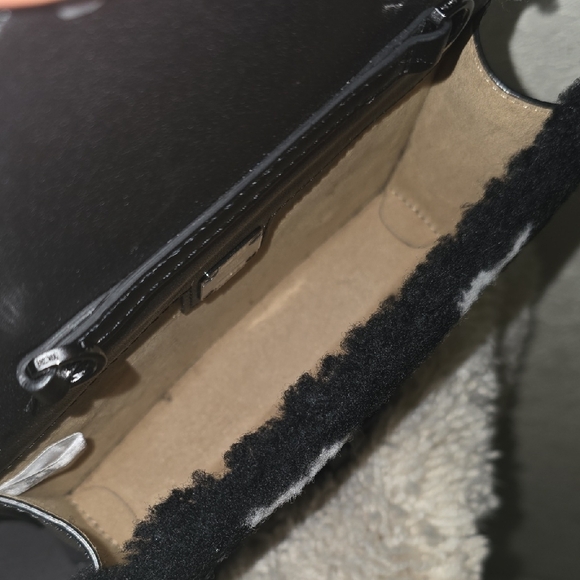 MCM Black and White Crossbody Bag with Sleek Design - Picture 13 of 15